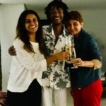 Dira Paes Instagram - João Ferrah foi um grande amigo, um grande companheiro desde "Corisco e Dadá". Joãozinho como era chamado, foi maquiador e cabeleireiro do cinema e tv por mais de 30 anos. Um legado muito bonito de alguém que trabalhava com muita paixão. Nasceu em Juazeiro do Norte e trazia na veia a identidade da cidade do "Padin Padre Ciço". Hoje ele foi embora devido complicações de saúde. Ele nos deixa, mas vamos lembrar sempre da alegria, do carinho com todos, especialmente com os meus meninos. Era canceriano que nem eu, e como ele gostava do ambiente de filmagem. Foi uma jornada bonita que se encerrou e espero que esteja sendo bem recebido pelos bons espíritos e que o guiem. Descanse em paz, João Ferreira dos Anjos ♥️🙏🏽