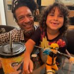Dira Paes Instagram - João Ferrah foi um grande amigo, um grande companheiro desde "Corisco e Dadá". Joãozinho como era chamado, foi maquiador e cabeleireiro do cinema e tv por mais de 30 anos. Um legado muito bonito de alguém que trabalhava com muita paixão. Nasceu em Juazeiro do Norte e trazia na veia a identidade da cidade do "Padin Padre Ciço". Hoje ele foi embora devido complicações de saúde. Ele nos deixa, mas vamos lembrar sempre da alegria, do carinho com todos, especialmente com os meus meninos. Era canceriano que nem eu, e como ele gostava do ambiente de filmagem. Foi uma jornada bonita que se encerrou e espero que esteja sendo bem recebido pelos bons espíritos e que o guiem. Descanse em paz, João Ferreira dos Anjos ♥️🙏🏽