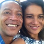 Dira Paes Instagram - João Ferrah foi um grande amigo, um grande companheiro desde "Corisco e Dadá". Joãozinho como era chamado, foi maquiador e cabeleireiro do cinema e tv por mais de 30 anos. Um legado muito bonito de alguém que trabalhava com muita paixão. Nasceu em Juazeiro do Norte e trazia na veia a identidade da cidade do "Padin Padre Ciço". Hoje ele foi embora devido complicações de saúde. Ele nos deixa, mas vamos lembrar sempre da alegria, do carinho com todos, especialmente com os meus meninos. Era canceriano que nem eu, e como ele gostava do ambiente de filmagem. Foi uma jornada bonita que se encerrou e espero que esteja sendo bem recebido pelos bons espíritos e que o guiem. Descanse em paz, João Ferreira dos Anjos ♥️🙏🏽