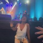 Dira Paes Instagram - Fim de semana de muita arte e amor. Show imperdível da amada @fafadbelem que está em turnê com “A Filha do Brasil”, e a peça irretocável da mana @silviabuarque e @guida_vianna, “A Menina Escorrendo dos Olhos da Mãe”, que está lotando no @teatropoeira. Que sorte a nossa poder celebrar e aplaudir artistas tão especiais que contribuem tanto com seus talentos para entendermos melhor da vida e das nossas emoções, seja na música, seja no teatro. Bravos 👏🏽👏🏽👏🏽👏🏽