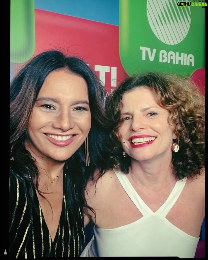 Dira Paes Instagram - Que fim de semana mágico em Salvador, curtindo o @festivalverao, rodeada de amigos, aplaudindo ídolos e dançando junto com essa cidade a chegada do Carnaval. Obrigada pelo convite, @tvglobo e @globoplay ❤️