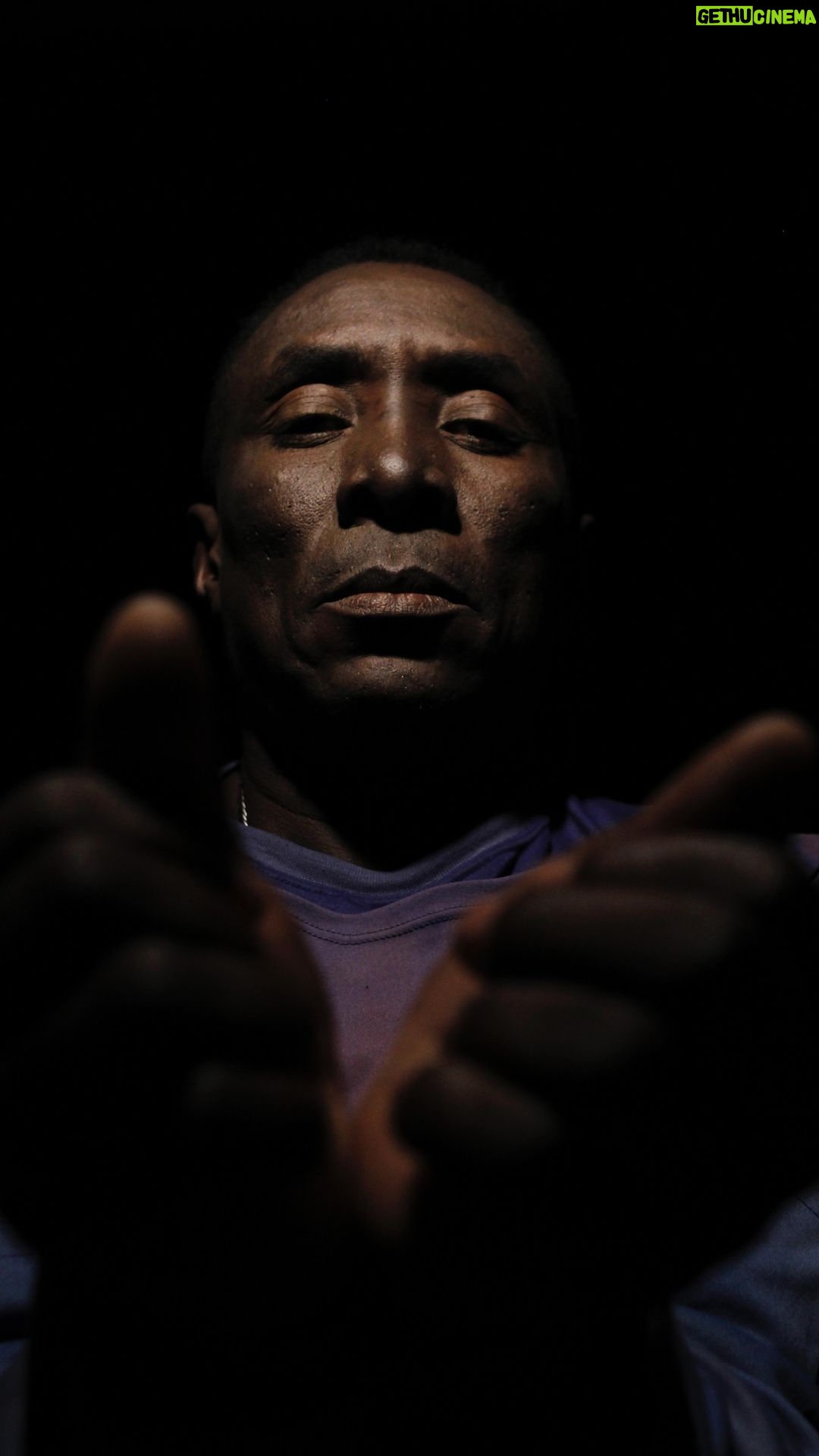 Dira Paes Instagram - Está em cartaz nos cinemas o filme “Servidão”, dirigido por Renato Barbieri, com quem tive o prazer de trabalhar em “Pureza”. O documentário é um olhar revelador sobre o trabalho análogo à escravidão no Brasil e conta com entrevistas de ativistas como Leonardo Sakamoto. É narrado por Negra Li e protagonizado por Marinaldo Soares Santos, ex-escravizado que foi libertado três vezes do trabalho forçado em fazendas do Pará. Uma joia imperdível do cinema nacional!