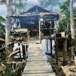 Dira Paes Instagram - Estive na Ilha do Combu um tempo atrás, filmando um longa metragem ainda inédito. O Pará tem uma infinidade de paisagens, comidas, tradições, belezas, mas também muitas questões sociais. É urgente que autoridades e população estejam alinhados e com as atenções voltadas para a Região Norte, tão fundamental não só para o Brasil, como para todo o planeta. O compromisso real vem de ouvir os amazônidas, entender as diferenças e infraestruturar para um crescimento sustentável. Só assim vamos amenizar os problemas, protegendo o meio ambiente e celebrar a potência da nossa diversidade.
