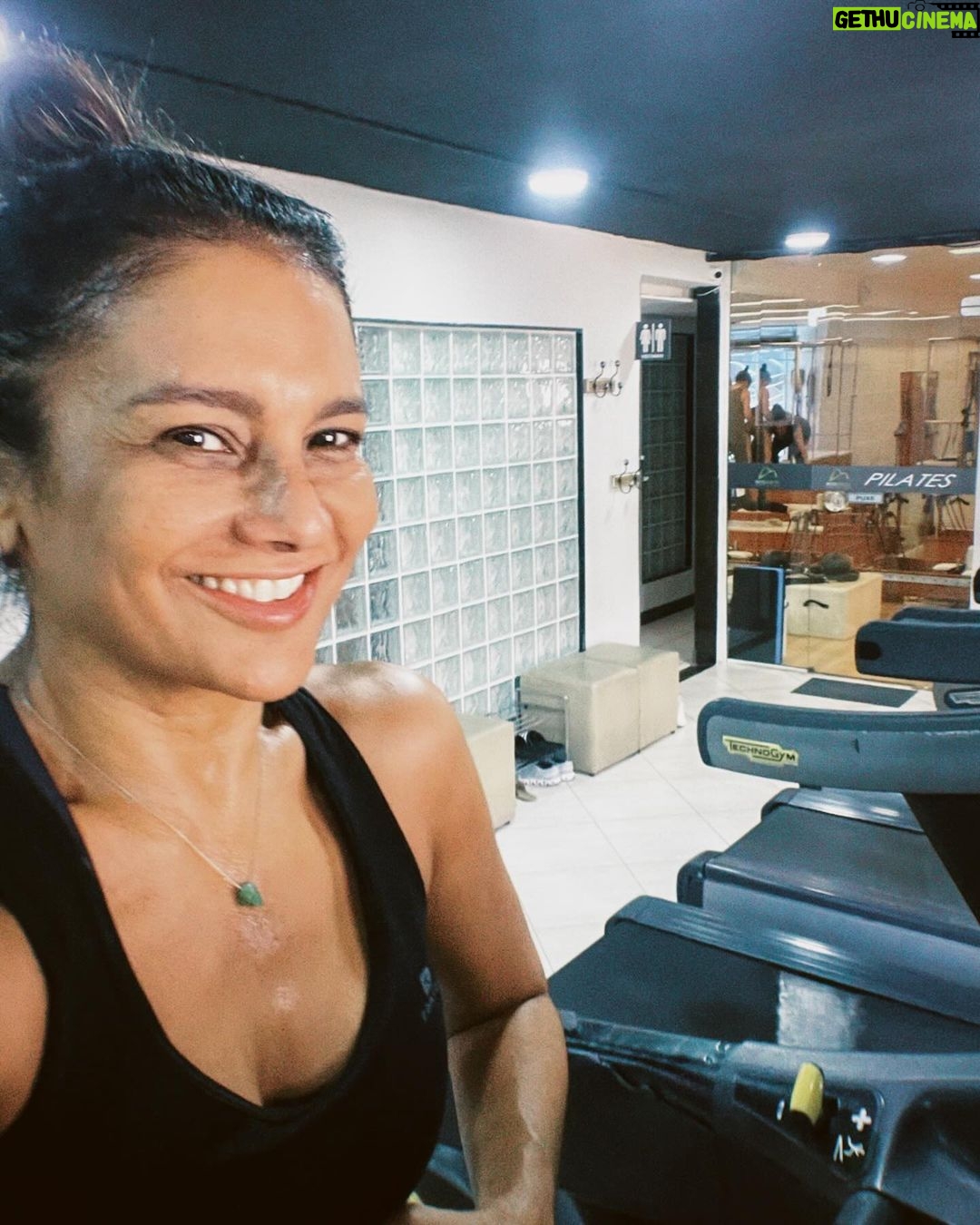 Dira Paes Instagram - Turma boa com fôlego, resistência e autocuidado. Pilates é vida, né, galera?! O corpo não pode parar 🙆🏽 Pilates Bruna Castello