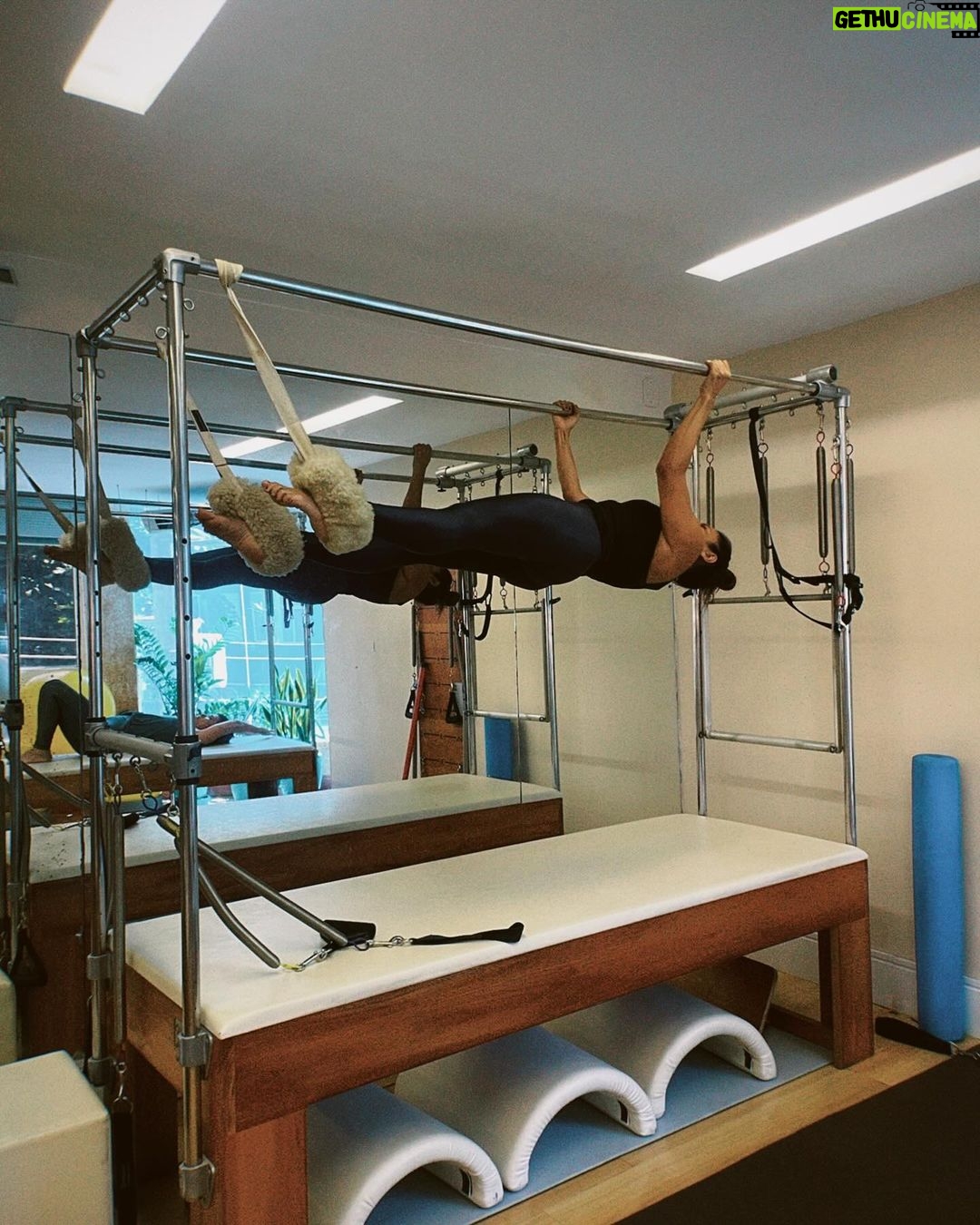 Dira Paes Instagram - Turma boa com fôlego, resistência e autocuidado. Pilates é vida, né, galera?! O corpo não pode parar 🙆🏽 Pilates Bruna Castello