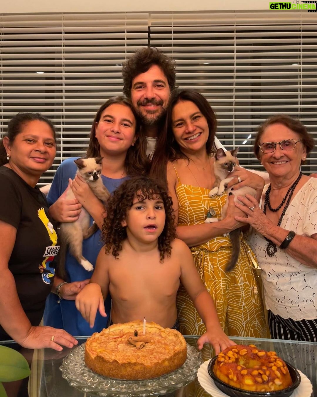 Dira Paes Instagram - Hoje é o seu primeiro aniversário sem o seu abraço, o seu sorriso e a sua sabedoria. Mas você mora em mim e isso não se apagará jamais. Fizemos um pacto e a lua é a nossa testemunha 🤎🌓 Vou te amar e te celebrar por toda a minha vida, Dona Florzinha, mãezinha querida!!!