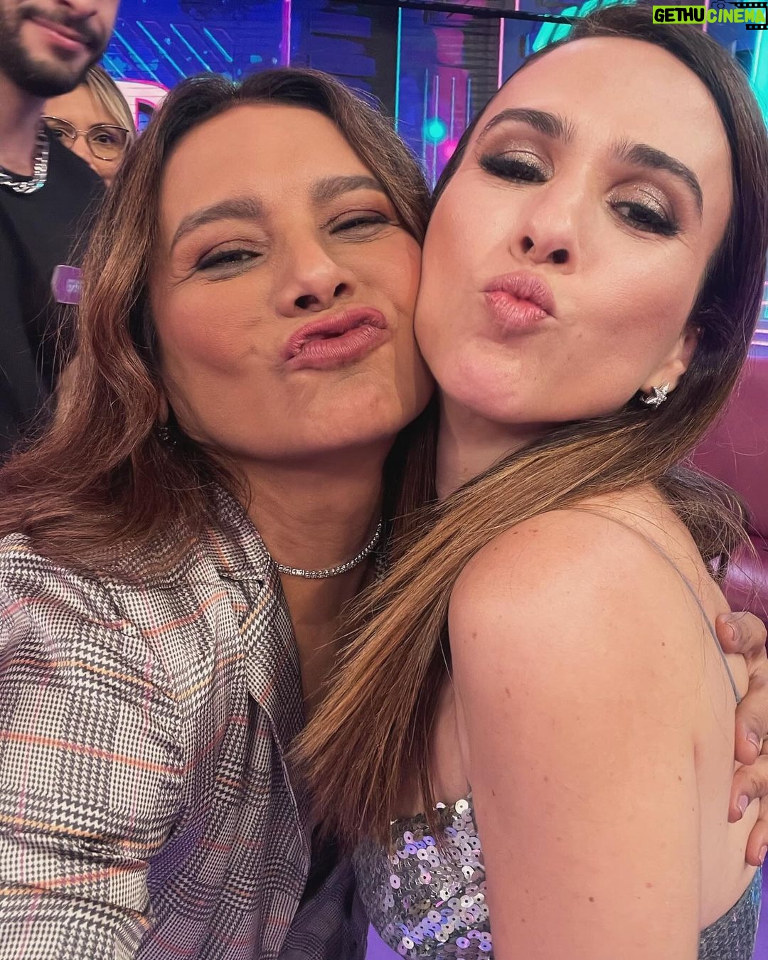 Dira Paes Instagram - Essa confusão toda é só um pouquinho do que vai rolar no #Caldeiroke no @caldeiraocommion de amanhã... Vamos nos divertir juntos nesse sábado?! 🫶🏾