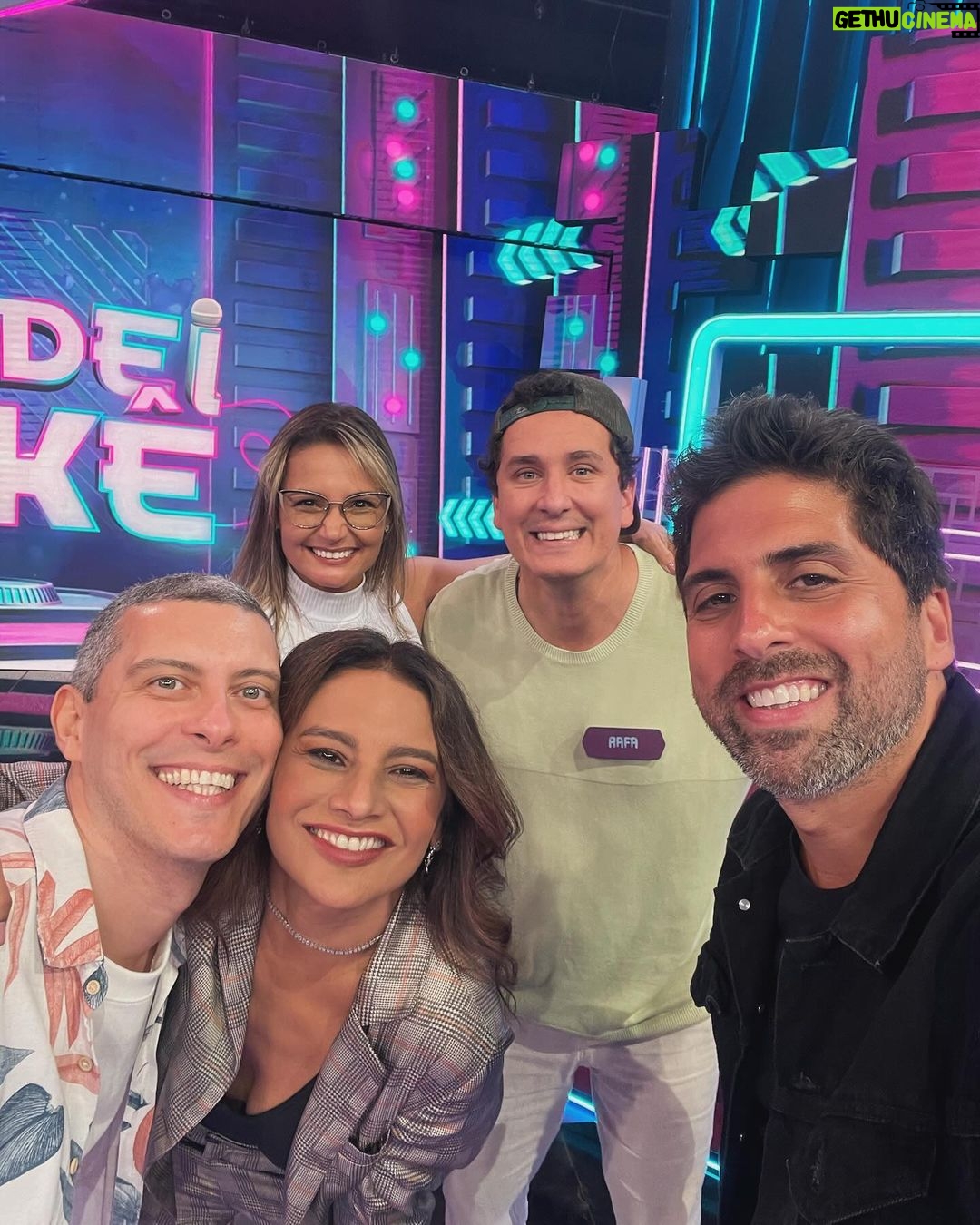 Dira Paes Instagram - Essa confusão toda é só um pouquinho do que vai rolar no #Caldeiroke no @caldeiraocommion de amanhã... Vamos nos divertir juntos nesse sábado?! 🫶🏾