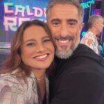Dira Paes Instagram - Essa confusão toda é só um pouquinho do que vai rolar no #Caldeiroke no @caldeiraocommion de amanhã... Vamos nos divertir juntos nesse sábado?! 🫶🏾