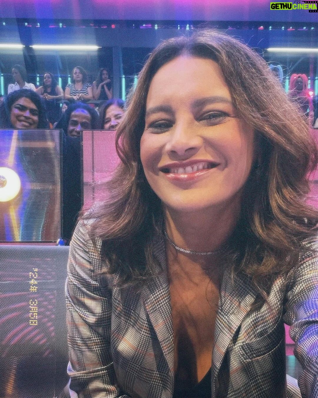 Dira Paes Instagram - Caras e bocas pra lembrar que amanhã tem muita diversão no @caldeiraocommion. ❤️