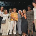 Dira Paes Instagram - Que encontro memorável... Daquelas que o tempo jamais apagará. Eu só agradeço aos deuses do teatro por termos a chance de ver e viver o tempo de Fernanda Montenegro, de sermos testemunhas da sua genialidade e beber na fonte da sua sabedoria. Muito obrigada pelas suas palavras e a sua generosidade. Muito obrigada por nos brindar com seu talento e a oportunidade de te assistir no palco lendo Simone De Beauvoir e muito obrigada por reunir na sua platéia pessoas que nos são tão caras como o nosso mestre @amirhaddadreal, @antoniopitanga, @instadabene, @jandira_feghali, @cissaguimaraes, @liege_monteiro, @luizfernandocoutinho… Viva, Fernanda Montenegro, que segue em cartaz no @teatroprio até 31/03 👏🏾👏🏾👏🏾 📸 @baiao.pablo