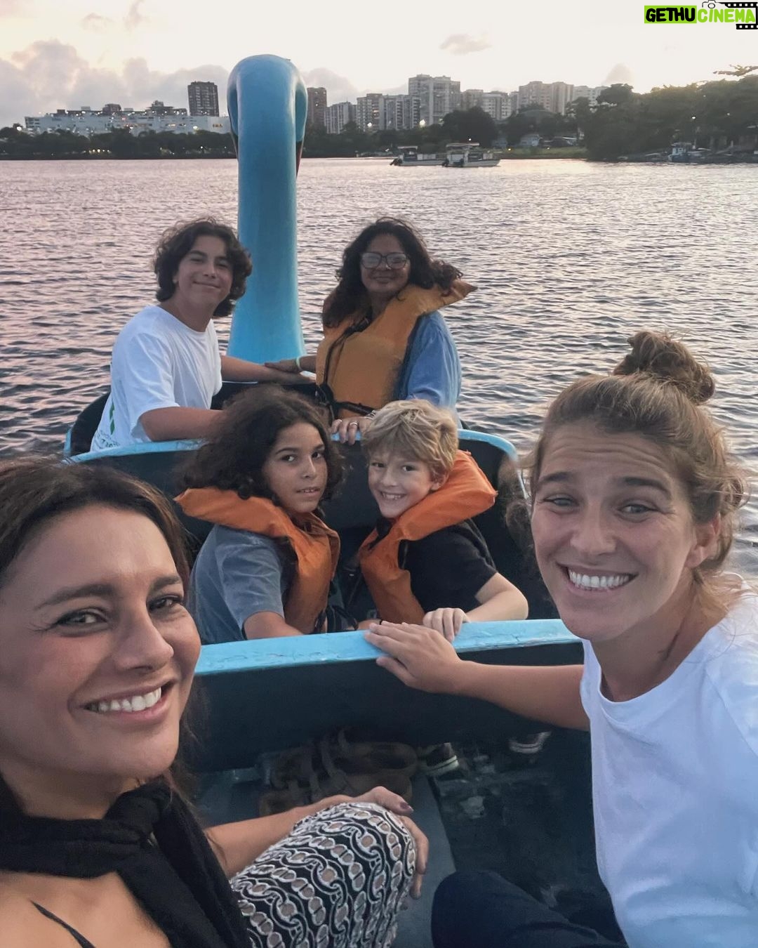 Dira Paes Instagram - Registros de um fim de semana cheio de amor, afeto, risadas e turistando em nossa cidade. Com direito a um final de tarde com um céu incrível, um portal de beleza fazendo uma homenagem a nossa vizinha Minas Gerais 😅 🫶🏾 🖤 Lagoa Rodrigo de Freitas