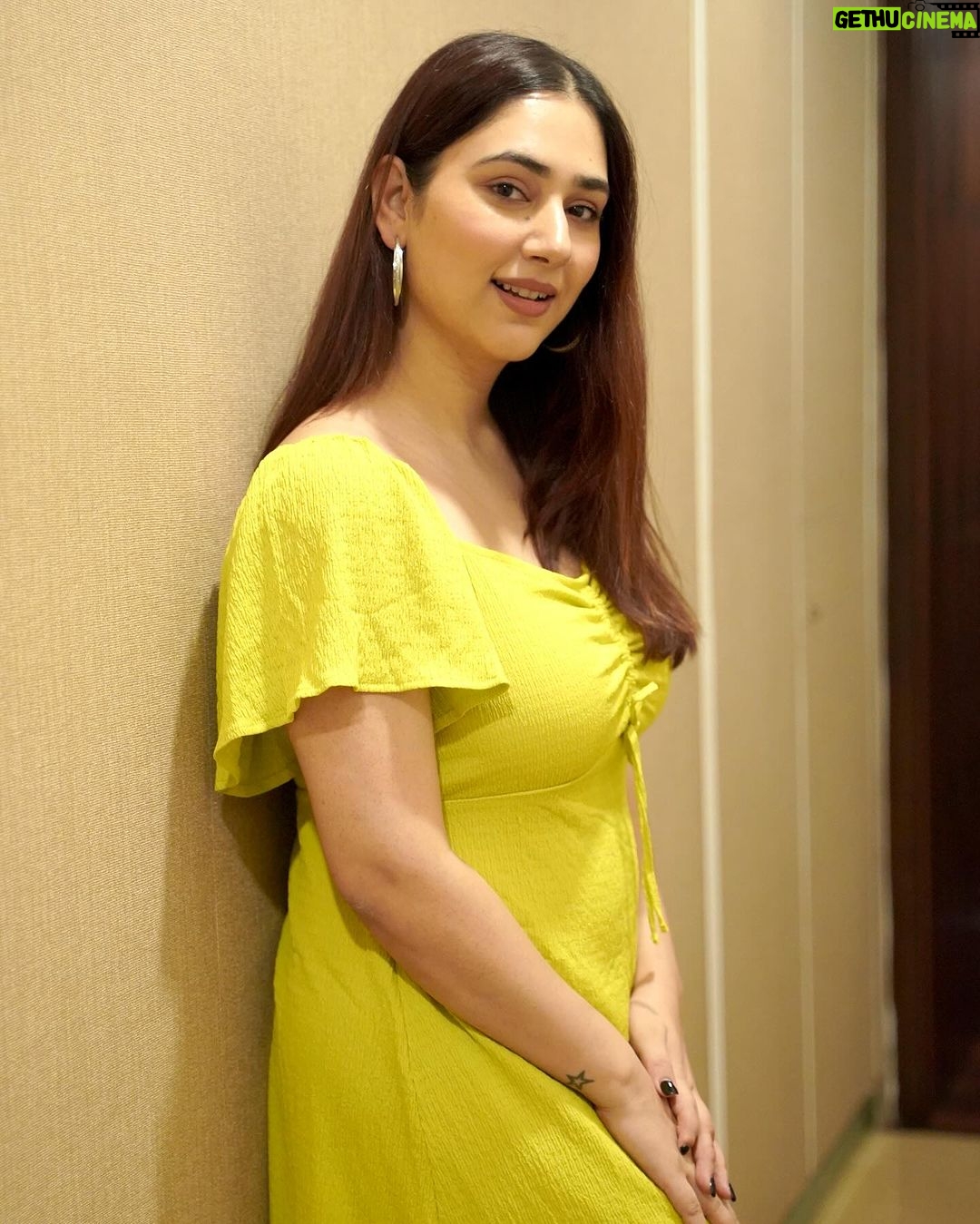 Disha Parmar Instagram - Once in a while i look like this! 😅😅 📸 @iam_rajinamdar