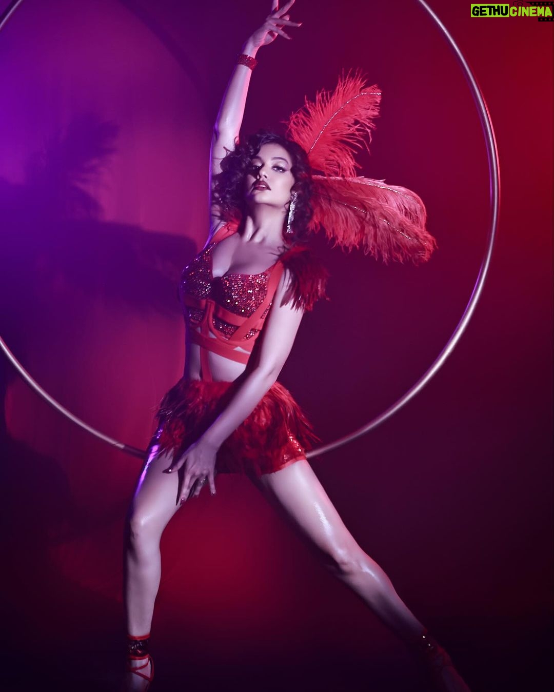Divya Agarwal Instagram - Presenting “GlarIconic 2024” The Breathtaking @divyaagarwal_official For @glariconic Concept and Photography @amitkhannaphotography Styling @stylingbyvictor @sohail__mughal___ Creative direction & Production @tshodenyb @ankitbhatia14 @a__square__entertainment Mua @dishisanghvii Hair @sahil_anand_arora Jason’s HMUA @sahil_anand_arora Outfit @rezachirag Jwellery @rubans.in Venue Partners @axolounge Gifting partners @thebombayblackdecor @mitvincouture @lafrenchperfumes @taneira_sarees @skinn_titan @dcakecreations Videography @haroon_ali15 @shotbykaran_ Asst Photographer @kapil_parmar0751 Asst Stylist @styleby_antara @janvijain123 #amitkhannaphotography #divyaagarwal_official #glariconic Mumbai, Maharashtra