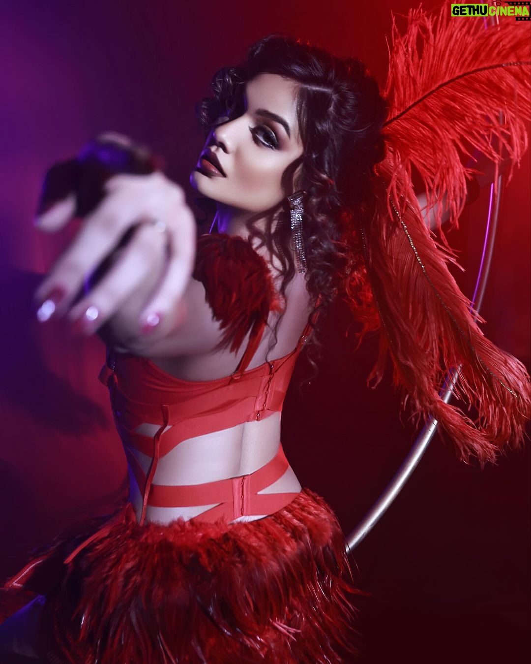 Divya Agarwal Instagram - Presenting “GlarIconic 2024” The Breathtaking @divyaagarwal_official For @glariconic Concept and Photography @amitkhannaphotography Styling @stylingbyvictor @sohail__mughal___ Creative direction & Production @tshodenyb @ankitbhatia14 @a__square__entertainment Mua @dishisanghvii Hair @sahil_anand_arora Jason’s HMUA @sahil_anand_arora Outfit @rezachirag Jwellery @rubans.in Venue Partners @axolounge Gifting partners @thebombayblackdecor @mitvincouture @lafrenchperfumes @taneira_sarees @skinn_titan @dcakecreations Videography @haroon_ali15 @shotbykaran_ Asst Photographer @kapil_parmar0751 Asst Stylist @styleby_antara @janvijain123 #amitkhannaphotography #divyaagarwal_official #glariconic Mumbai, Maharashtra