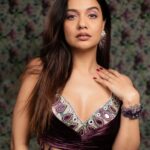 Divya Agarwal Instagram – Creating my own sunshine✨

Outfit –  @ahiclothing 
Accessories –  @houseofdoro
Styled by –  @stylingbyvictor @sohail__mughal___
Makeup – @dishisanghvii
Content creation- @socialpassmedia
Nails -@nailbox_by_ayashi