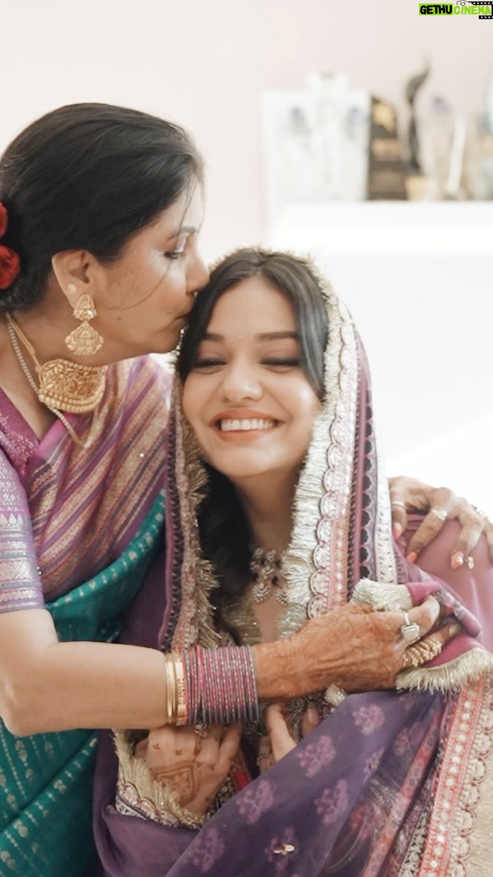 Divya Agarwal Instagram - Caught in the whirlwind of D-day preparations with diamonds from Aekta - The Wedding Collection by @orrajewellery 💎 The moment I stepped into the ORRA Fine Jewellery store, I knew I had found myself the perfect diamond jewellery for all my wedding ceremonies! Here’s sharing some BTS of the #WeddingAffairsWithORRA ❤️ Ps. Check out the entire wedding collection from their website or head to your nearest ORRA Fine Jewellery store today. #AektaByORRA #ORRAFineJewellery #ADiamondDestination #WeddingJewellery #DiamondJewellery #WeddingSeason