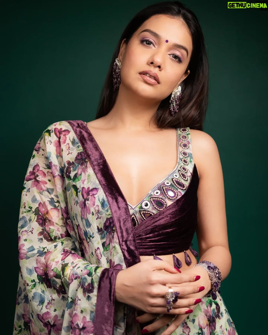 Divya Agarwal Instagram - Creating my own sunshine✨ Outfit - @ahiclothing Accessories - @houseofdoro Styled by - @stylingbyvictor @sohail__mughal___ Makeup - @dishisanghvii Content creation- @socialpassmedia Nails -@nailbox_by_ayashi