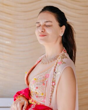 Divya Agarwal Instagram - Adorned with love and blessings 🌻❤️🧿

Outfit @gopivaiddesigns 
Accessories @orrajewellery 
�Makeup and Hair : @dishisanghvii @hair_by_neetagohel @sarahsayedd16 
Wedding planner: @audiciousentertainment 
Wedding photography: @studiophotopalace