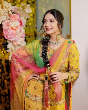 Divya Agarwal Instagram - Pinch me, I must be dreaming! Punjab ka Pind came alive for my Mehndi! ✨ Every shade, every step, every laugh - etched in henna and forever in my heart.

Outfit: @asbaabofficial
Accessories: @aulerthofficial 
Makeup: @dishisanghvii 
Hair : @hair_by_neetagohel
Assisted by @sarahsayedd16 
Mehendi: @mehendiartist_kanchanmahato 
Styled by: @sohail__mughal___ 
Wedding Planner: @audiciousentertainment 
Wedding Photography: @studiophotopalace 
Decor: @happyy_hours
Location: @be.at.one.official