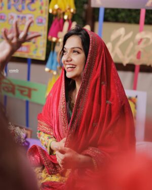 Divya Agarwal Instagram - Pinch me, I must be dreaming! Punjab ka Pind came alive for my Mehndi! ✨ Every shade, every step, every laugh - etched in henna and forever in my heart.

Outfit: @asbaabofficial
Accessories: @aulerthofficial 
Makeup: @dishisanghvii 
Hair : @hair_by_neetagohel
Assisted by @sarahsayedd16 
Mehendi: @mehendiartist_kanchanmahato 
Styled by: @sohail__mughal___ 
Wedding Planner: @audiciousentertainment 
Wedding Photography: @studiophotopalace 
Decor: @happyy_hours
Location: @be.at.one.official