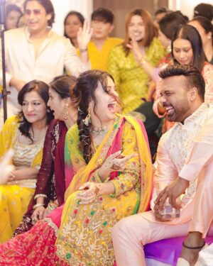 Divya Agarwal Instagram - Pinch me, I must be dreaming! Punjab ka Pind came alive for my Mehndi! ✨ Every shade, every step, every laugh - etched in henna and forever in my heart.

Outfit: @asbaabofficial
Accessories: @aulerthofficial 
Makeup: @dishisanghvii 
Hair : @hair_by_neetagohel
Assisted by @sarahsayedd16 
Mehendi: @mehendiartist_kanchanmahato 
Styled by: @sohail__mughal___ 
Wedding Planner: @audiciousentertainment 
Wedding Photography: @studiophotopalace 
Decor: @happyy_hours
Location: @be.at.one.official