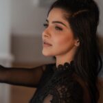 Divya Bharathi Instagram - Staring contest 😉 @styled_by_arundev . @makeup_by_shibinantony