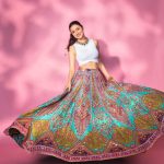 Divya Khosla Kumar Instagram - Mainu lehnga laa de mehnga ve diljaneya 😋