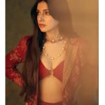 Divya Khosla Kumar Instagram - Bin taaro ke woh baatein bologe kisse more Piya ❣️ #jiomamimumbaifilmfestival2023 #MumbaiFilmFestival2023 #divyakhoslakumar