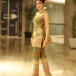 Divya Khosla Kumar Instagram - Ahmedabad Dhanyevad for giving bahut bahut pyar aur samman to your #Yaariyan2 ke Yaars ❤️ Enjoyed Best Garba ever of my life #garbalook #divyakhoslakumar #2daystogo #yaariyan2 Ahmedabad,Gujarat,India