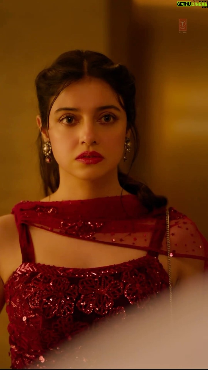 Divya Khosla Kumar Instagram - जितनी भी मेरी जिंदगी बस लिख दी पी के नाम… सासों की माला पे सिमरूं मैं तेरा नाम… These our my favorite lines from #SimroonTeraNaam 🪷would love to read your favorite lines in comment section 🤗❤️ #Yaariyan2 on 20th October 🧚♀️ #DivyaKhoslaKumar