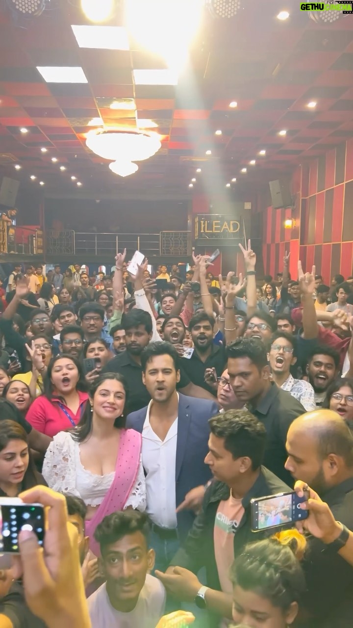 Divya Khosla Kumar Instagram - Thank you Kolkata for sooooo muchhh LOVE 🙏 @ileadkolkata #simroonteranaam #yaariyan2 #divyakhoslakumar Kolkata city of joy