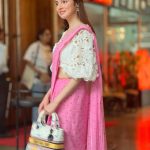 Divya Khosla Kumar Instagram - City of Joy, I really ENJOYYYYYYYYY #Yaariyan2 #simroonteranaam Earrings: @doribymeghnamaniar Saree Draper: @saree_drapernishadesai Kolkata city of joy
