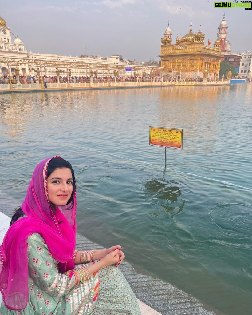 Divya Khosla Kumar Instagram - Waheguru ji mehar rakhna🙏🏻 Felt blessed and peaceful at shri harmandir sahib ji. Golden temple, Amritsar, Punjab