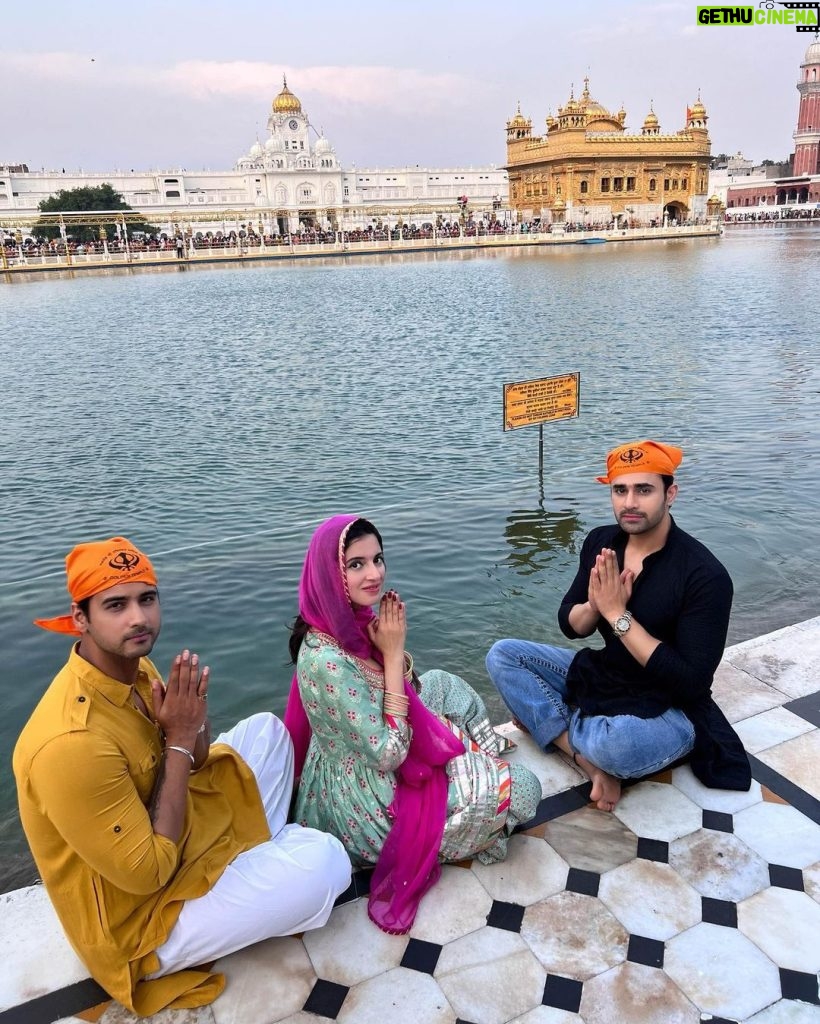 Divya Khosla Kumar Instagram - Waheguru ji mehar rakhna🙏🏻 Felt blessed and peaceful at shri harmandir sahib ji. Golden temple, Amritsar, Punjab