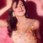 Divya Khosla Kumar Instagram - YAARIYAN 2 ✌🏻 : Laadli aapko milne ke liye excited hai 💃🏻 20 October book karlooooooo