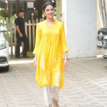 Divya Khosla Kumar Instagram - Thank you @snehzala for clicking these Sunshine pics for me 🌼 #GaneshChaturthi Celebrations in this pretty Suit by @drzya_ridhisuri 🌻 and Earrings: @tadaccessories #divyakhoslakumar #yaariyan2