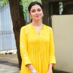 Divya Khosla Kumar Instagram - Thank you @snehzala for clicking these Sunshine pics for me 🌼 #GaneshChaturthi Celebrations in this pretty Suit by @drzya_ridhisuri 🌻 and Earrings: @tadaccessories #divyakhoslakumar #yaariyan2