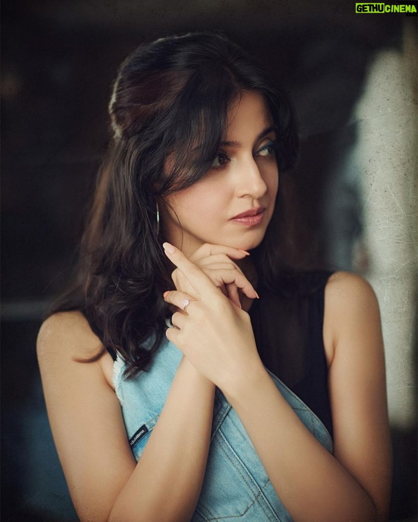 Divya Khosla Kumar Instagram - Swipe to see the Reality behind the glamour 😅 #Yaariyan2 👗 & 👢: @dolcegabbana #promotionblues #divyakhoslakumar