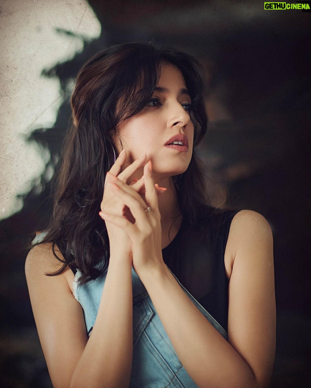 Divya Khosla Kumar Instagram - Swipe to see the Reality behind the glamour 😅 #Yaariyan2 👗 & 👢: @dolcegabbana #promotionblues #divyakhoslakumar