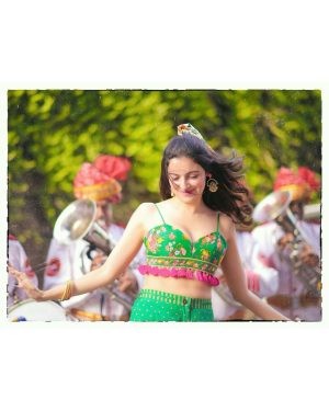 Divya Khosla Kumar Instagram - Band Baja bride ready hai … Aap bhi 20 October lock kar lo 🤗Shaadi hai Meri …. Pahunch Jana cinema gharo mein attend karne ke liye - Laadli 🥰 #Yaariyan2 #divyakhoslakumar 
Outfit @toraniofficial 
Earrings & Bangles @minerali_store 
Ring @ishhaara 
Styled @aasthasharma @gehnadholakia