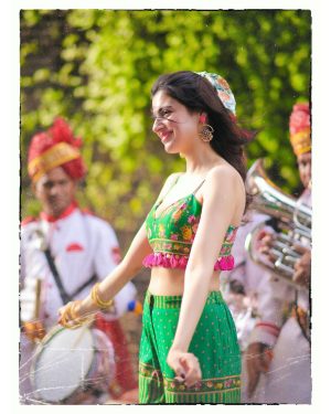 Divya Khosla Kumar Instagram - Band Baja bride ready hai … Aap bhi 20 October lock kar lo 🤗Shaadi hai Meri …. Pahunch Jana cinema gharo mein attend karne ke liye - Laadli 🥰 #Yaariyan2 #divyakhoslakumar 
Outfit @toraniofficial 
Earrings & Bangles @minerali_store 
Ring @ishhaara 
Styled @aasthasharma @gehnadholakia