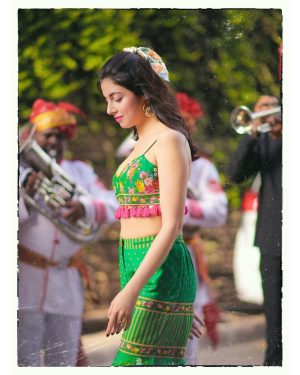 Divya Khosla Kumar Instagram - Band Baja bride ready hai … Aap bhi 20 October lock kar lo 🤗Shaadi hai Meri …. Pahunch Jana cinema gharo mein attend karne ke liye - Laadli 🥰 #Yaariyan2 #divyakhoslakumar 
Outfit @toraniofficial 
Earrings & Bangles @minerali_store 
Ring @ishhaara 
Styled @aasthasharma @gehnadholakia