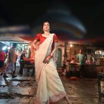 Divya Khosla Kumar Instagram - Laadli bani Bengali Bala ❣️ #simroonteranaam #yaariyan2 #divyakhoslakumar Saree: @vilasabengal Styling and Blouses: @poulami.rgupta Assistant Stylist: @pragyaraychowdhury Saree Draper: @saree_drapernishadesai 📷 @epcommercials__ Managed by: @thisisstudiops @matsya_media