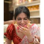 Divya Khosla Kumar Instagram - Laadli bani Bengali Bala ❣️ #simroonteranaam #yaariyan2 #divyakhoslakumar Saree: @vilasabengal Styling and Blouses: @poulami.rgupta Assistant Stylist: @pragyaraychowdhury Saree Draper: @saree_drapernishadesai 📷 @epcommercials__ Managed by: @thisisstudiops @matsya_media
