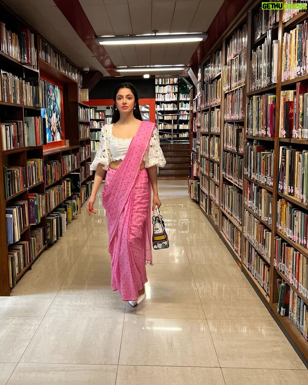 Divya Khosla Kumar Instagram - City of Joy, I really ENJOYYYYYYYYY #Yaariyan2 #simroonteranaam Earrings: @doribymeghnamaniar Saree Draper: @saree_drapernishadesai Kolkata city of joy