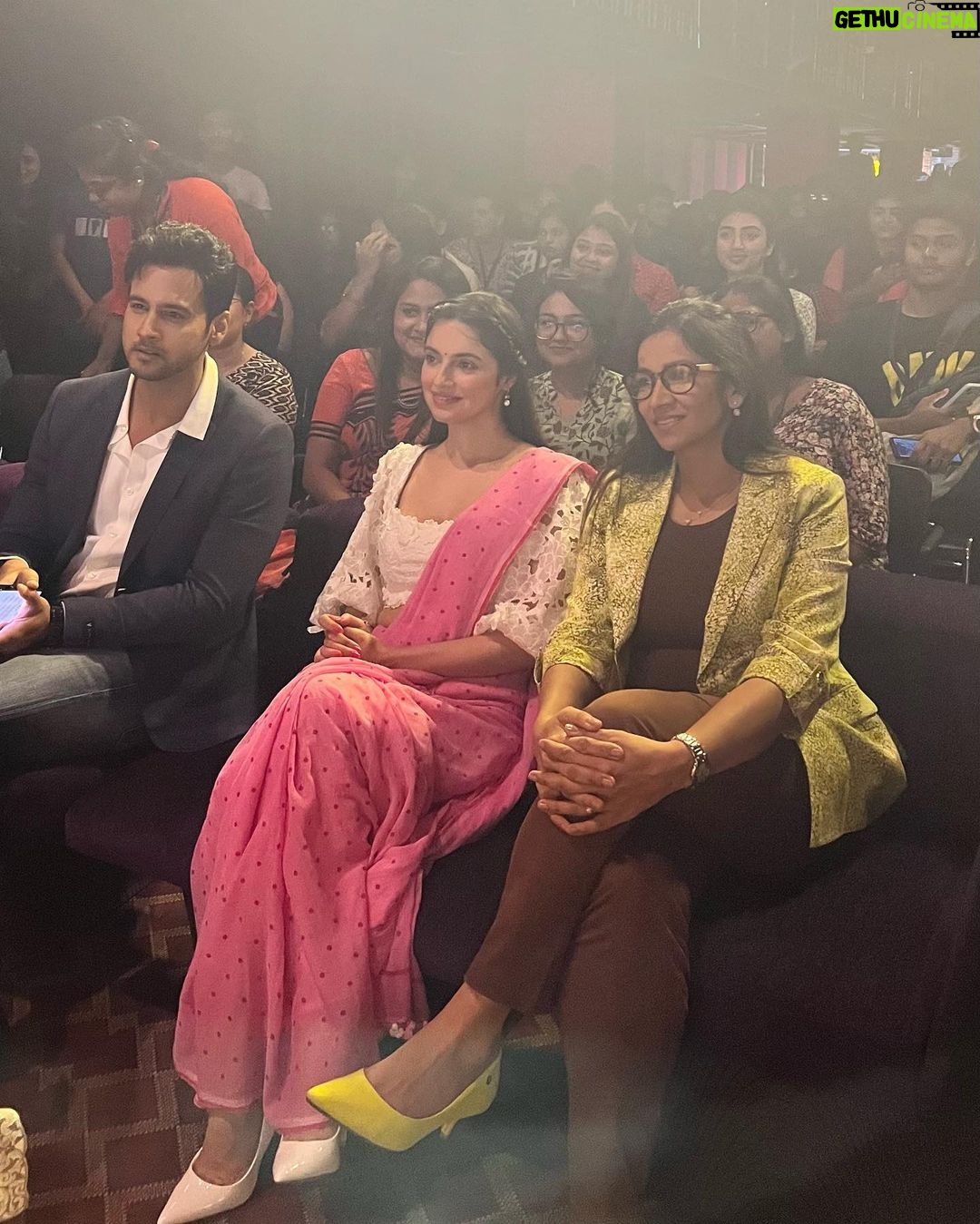 Divya Khosla Kumar Instagram - City of Joy, I really ENJOYYYYYYYYY #Yaariyan2 #simroonteranaam Earrings: @doribymeghnamaniar Saree Draper: @saree_drapernishadesai Kolkata city of joy