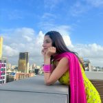 Divya Khosla Kumar Instagram - Keeping umbrella handy during #Yaariyan2 promotions kyonki Baarish unpredictable hai 🙈 PS : #SimroonTeraNaam out tomorrow at 2pm 🪷 #divyakhoslakumar