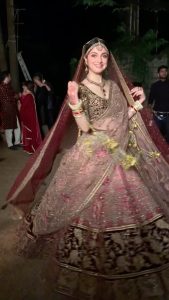 Divya Khosla Kumar Instagram - Kab se main baithi hu #SaureGhar jane ko, bas mujhko tumhare jiju ki wait haiiiiiiiiiiii... #Yaariyan2 #fromsets🎬 #Divyakhoslakumar Chail Hills