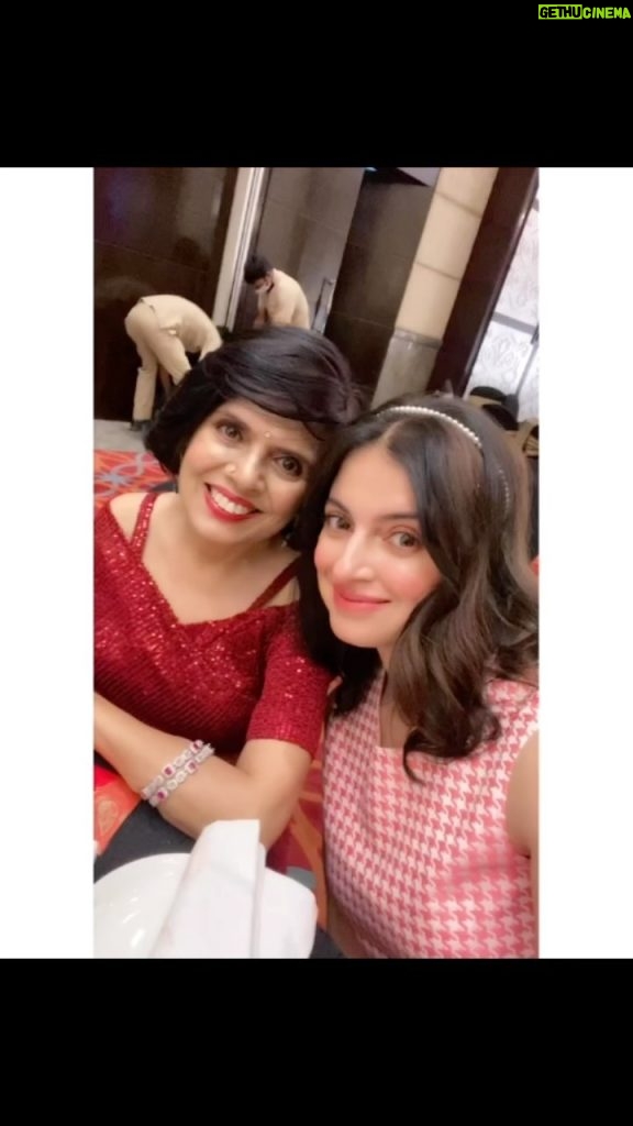 Divya Khosla Kumar Instagram - When ur posing for a pic & midway realise phone is on video mode ✨ Can’t believe this is September last year … Mamma I miss you terribly ❤️❤️❤️❤️❤️ ….Memories 💔